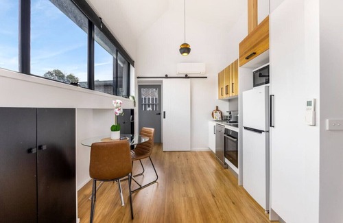 New Town Apartment | Modern Retreat with Spectacular Mountain Views