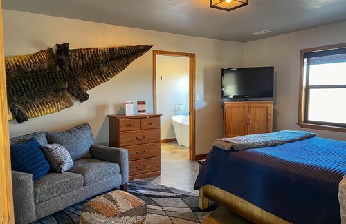 Bauxite Cabin | Modern Retreat with Stunning Views - 25 Mi to Little Rock!