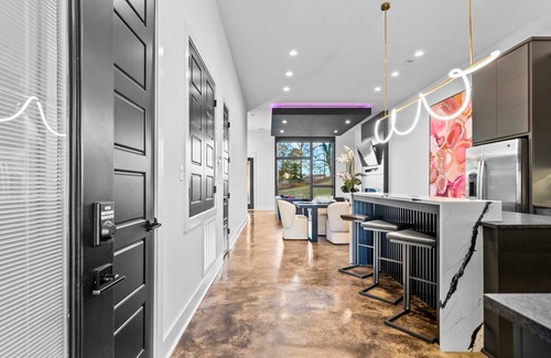 Piney House | Modern Retreat with Rooftop and Lake Access
