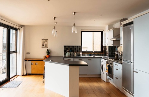 Londonderry Apartment | Modern riverside apartment with stunning views