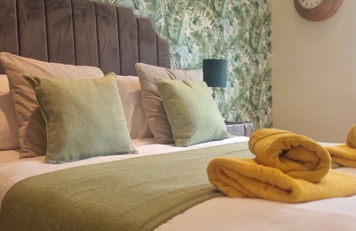 Bristol City Centre Apartment | Modern Riverside Apartment in Central Bristol.