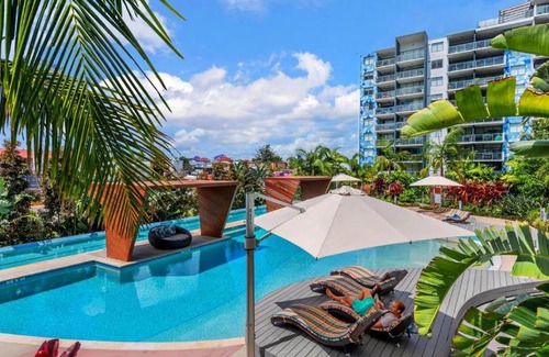 West End Apartment | Modern Riverside Oasis - Gym Pool WiFi & Parking