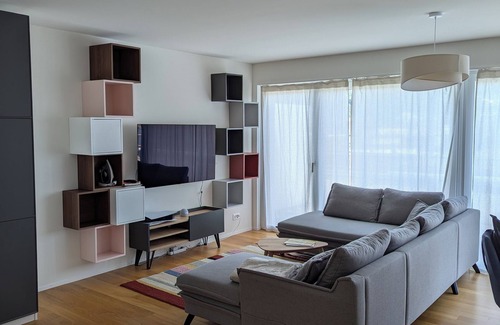 Oerlikon Apartment | Modern Roof-Top with Terrace & View