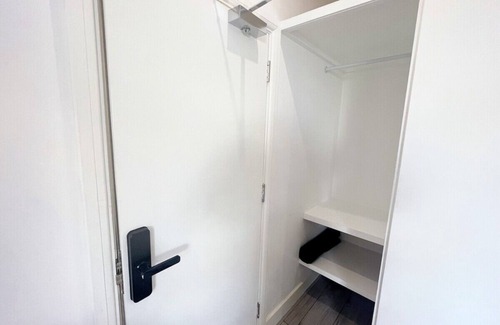 East Acton House | Modern room centrally located - Suite 5