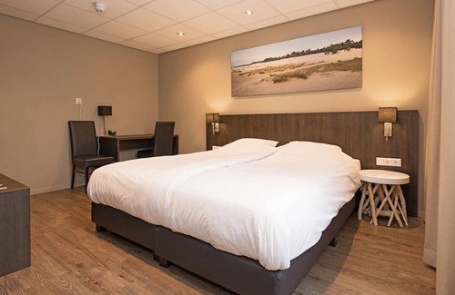 Vlijmen Hotel | Modern Room with Garden Access and Free Parking in Vlijmen, Near Nature Trails