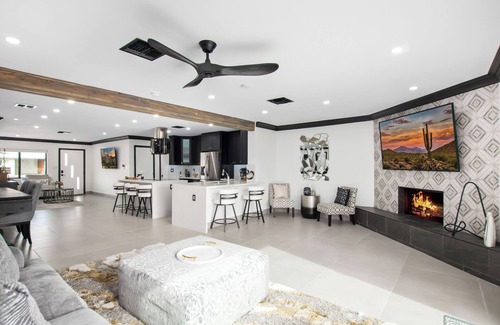 Mereway Manor Cottage | Modern Roose-pool Heat Available-hot Tub- Old Town