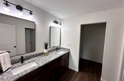 Burneyville House | Modern Rustic 3-Bedroom Retreat in Falconhead ✨ Highlights t t3 spacious bedrooms/2 full baths t tModern rustic décor throughout t tOpen-concept living & kitchen t tLocated in Falconhead community t tIdeal for mid-term stays (30+