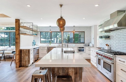 Bridgehampton House | Modern Rustic Bridgehampton Escape with Pool, Hot Tub, Gym & Stylish Interiors