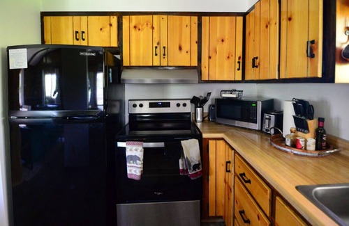 Hinckley Cabin | Modern Rustic Cabin.Hottub.Sleeps9.nearStCroixStPk