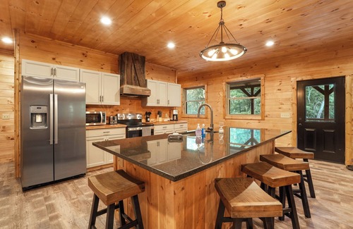McArthur Cabin | Modern Rustic Retreat ~Newly Built Cabin w/EV charger, only 6mi to Ash Cave