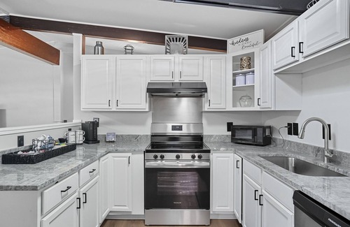 Columbus House | Modern Rustic Retreat | 5 Min to Airport