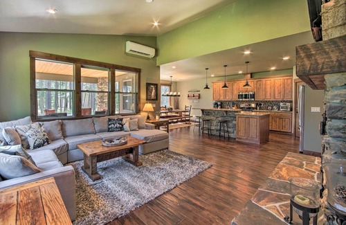 Ronald House | Modern-Rustic Ronald Getaway: Hot Tub, Grill!