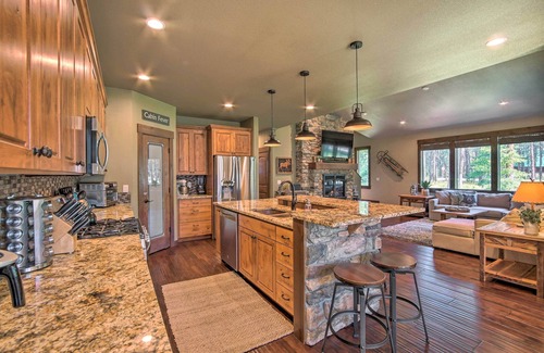 Ronald House | Modern-Rustic Ronald Getaway: Hot Tub, Grill!