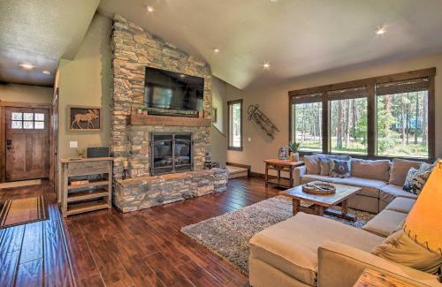 Ronald House | Modern-Rustic Ronald Getaway Hot Tub, Grill!
