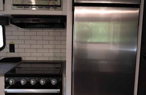 Catskill House | Modern RV Camper #2: Sleeps 6, Pet-friendly, Surrounded by Nature