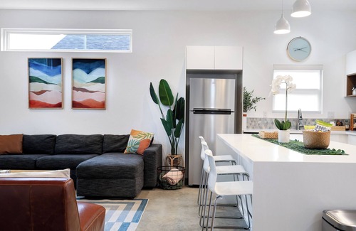 Eastside Promise Neighborhood House | Modern SA Home Nr DT + River Walk + Alamo | WiFi