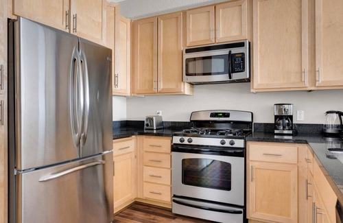 San Bruno Apartment | Modern San Bruno 1BR w/Pool, Gym & W/D, near highways, by Blueground