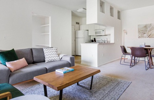 South San Jose Apartment | Modern San Jose 2BR w/ W/D, Pool, Gym, BBQ, near freeways, by Blueground