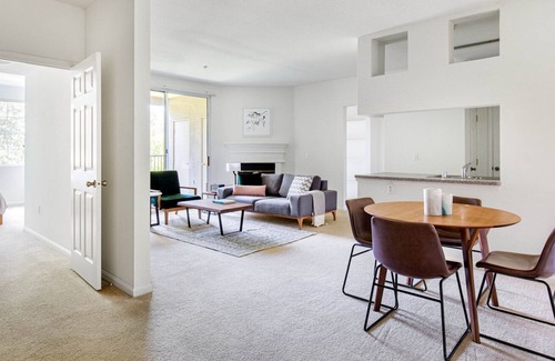 South San Jose Apartment | Modern San Jose 2BR w/ W/D, Pool, Gym, BBQ, near freeways, by Blueground