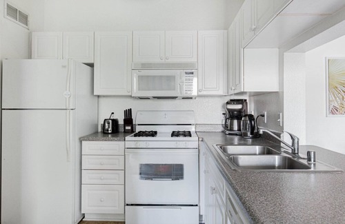 South San Jose Apartment | Modern San Jose 2BR w/ W/D, Pool, Gym, BBQ, near freeways, by Blueground
