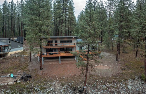 Sanders County House | Modern Sanctuary at Emerald Bend
