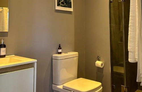 Greater Johannesburg Metropolitan Area Apartment | Modern Sanctuary in Sandton