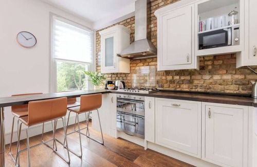 Vauxhall Apartment | Modern & Scandi-style 2bed facing Vauxhall Park