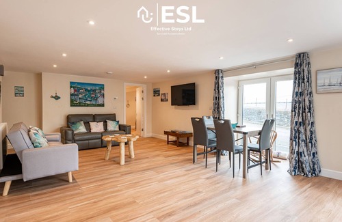 New Quay Apartment | Modern, Sea Themed Ground Floor Flat Near Beach
