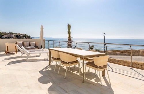 Coveta Fuma Apartment | Modern Seaside Apartment