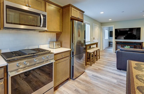 SeaTac Apartment | Modern SeaTac Gem w/Fireplace & Smart TVs!