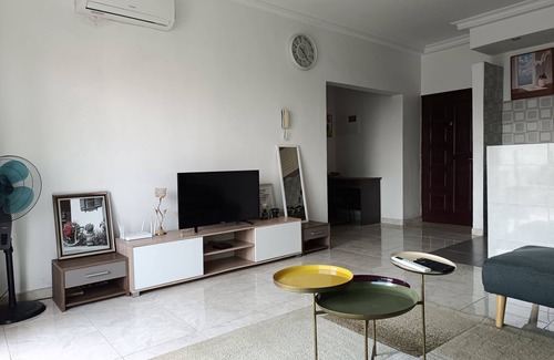 Angre Apartment | Modern, secure apartment with air conditioning, Wi-Fi, fully equipped kitchen and Netflix TV