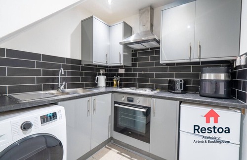 Sheffield Apartment | Modern self-contained studio steps from Kelham Island