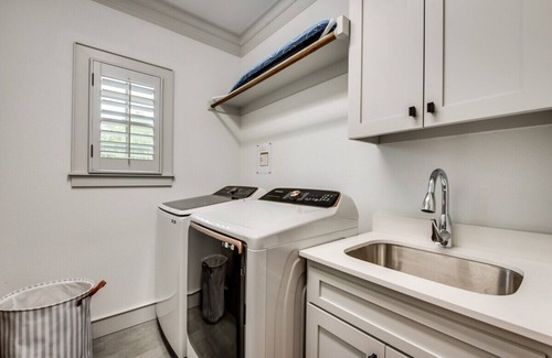 Lower Greenville House | Modern Serenity: 3 Beds of Calm & Style