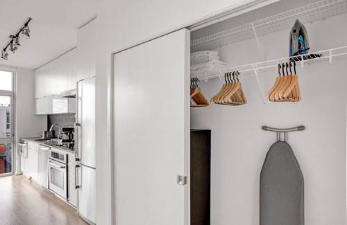 Shaw Apartment | Modern Shaw Studio w/Gym & W/D, near Metro & U St Bars, by Blueground