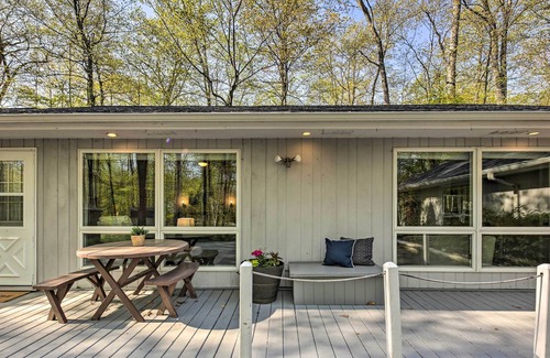 Sister Bay Condo | Modern Sister Bay Condo < 1 Mile to Beach!
