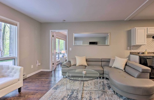 Sister Bay Condo | Modern Sister Bay Condo < 1 Mile to Beach!