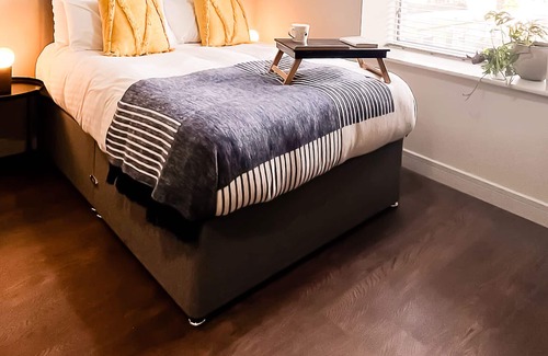 Easton Apartment | Modern Six Bedroom Apartment in Bristol