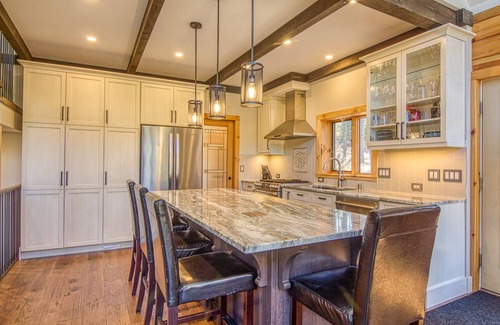 East Kootenay Ski Chalet | Modern Ski-In/Ski-Out Cabin in Panorama