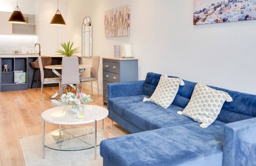 Westcliff-on-Sea Apartment | Modern & Sleek 1BR City Centre Nr Cliffs Pavillion by Luxiety Stays