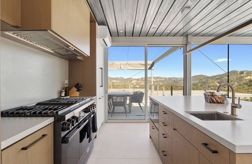 Santa Rosa House | Modern Sonoma Valley House w/Pool & Gym – Valley Views, Minutes to Winery