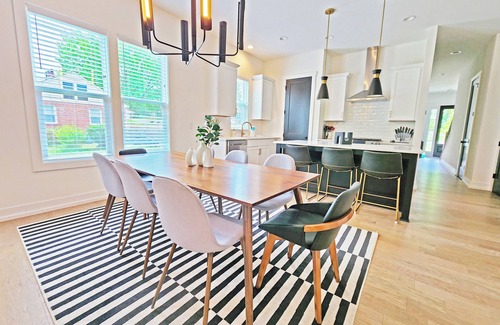 Charlotte House | Modern South End Home that Sleeps 10 - Walk to Bars!