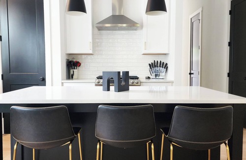 Charlotte House | Modern South End Home that Sleeps 10 - Walk to Bars!