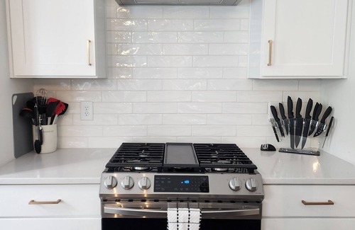 Charlotte House | Modern South End Home that Sleeps 10 - Walk to Bars!