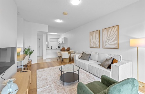 South Brisbane Apartment | Modern Southbank Parklands Apartment Retreat