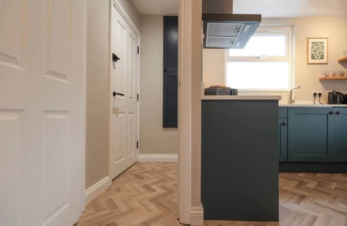 Southville Apartment | Modern Southville Escape | City & Harbourside