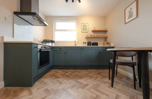 Southville Apartment | Modern Southville Escape | City & Harbourside