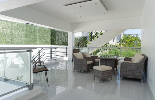 Ciudad Modelo Mirador Norte Villa | Modern Spacious 5 bedroom villa, Van & driver included n