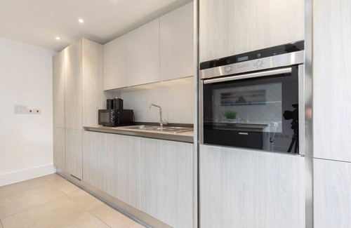 Cheltenham House | Modern & Spacious Home in Central Cheltenham