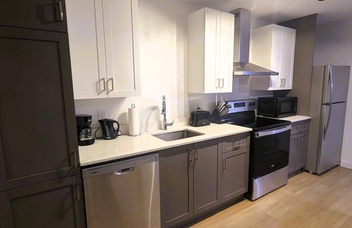 Plateau Mont Royal Condo | Modern & Spacious 1-Bedroom Near Jacques Cartier Bridge, Metro, & Downtown!