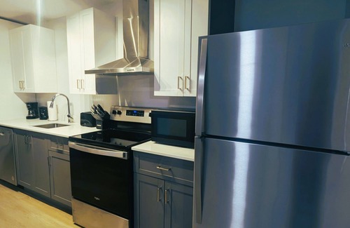 Plateau Mont Royal Condo | Modern & Spacious 1-Bedroom Near Jacques Cartier Bridge, Metro, & Downtown!